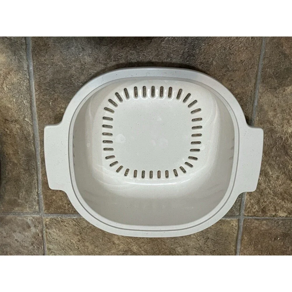 4 Piece Set Rubbermaid Microwave Cookware 3 Qt, 1 QT Bowls, Steamer, Bacon Rack
